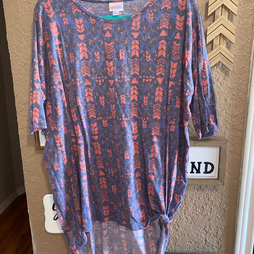 Women’s LuLaRoe Irma Tunic Top Gray Vintage Wash Pink Arrows Size Large EUC T1